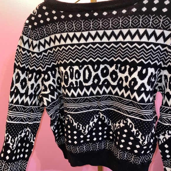 2 H&M sweaters with unique patterns - Picture 2 of 5